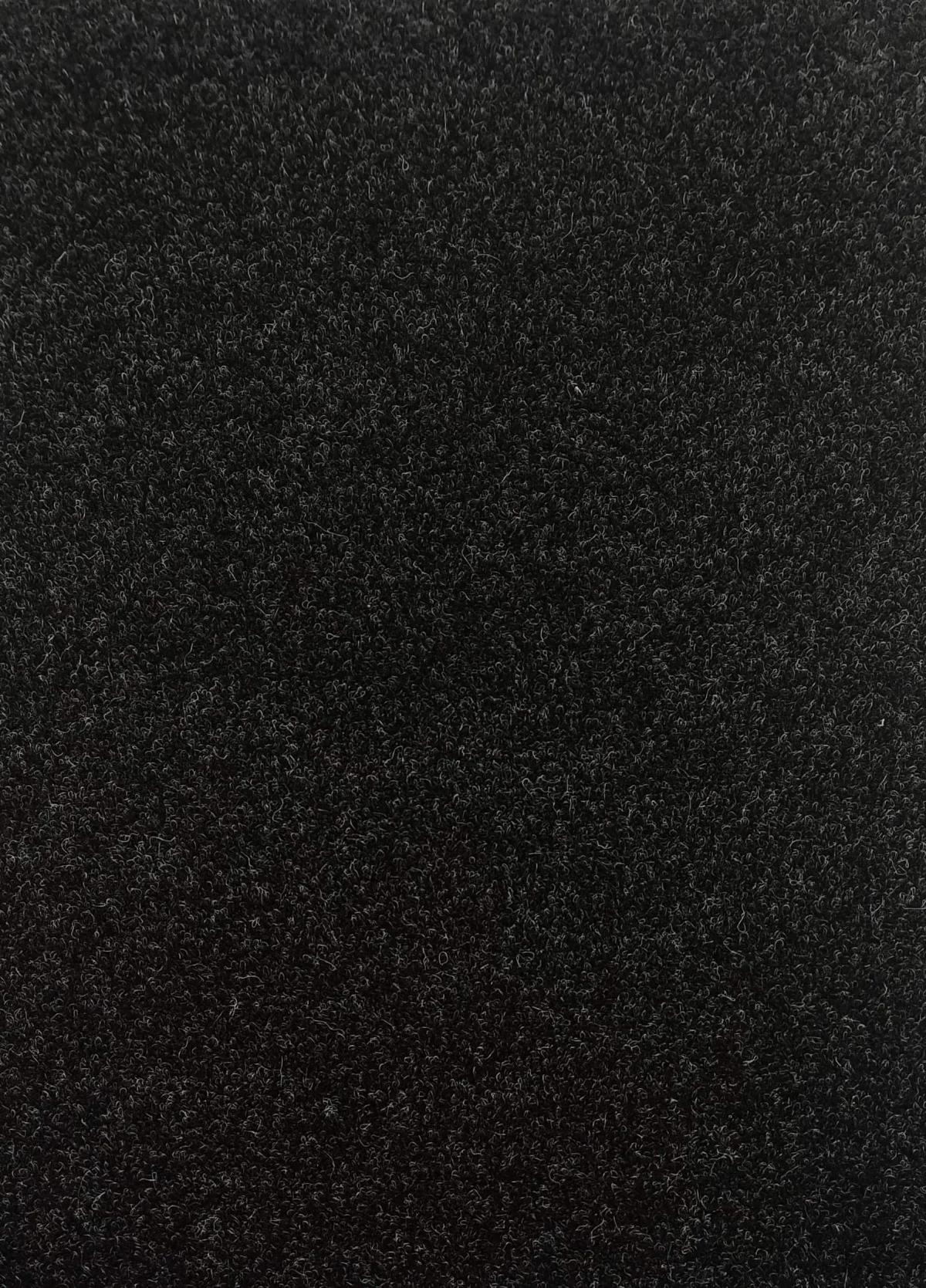 موکت نرمینه پالاز مدل مخمل رنگ مشکی ذغالی (کد ۹۸۱۶)